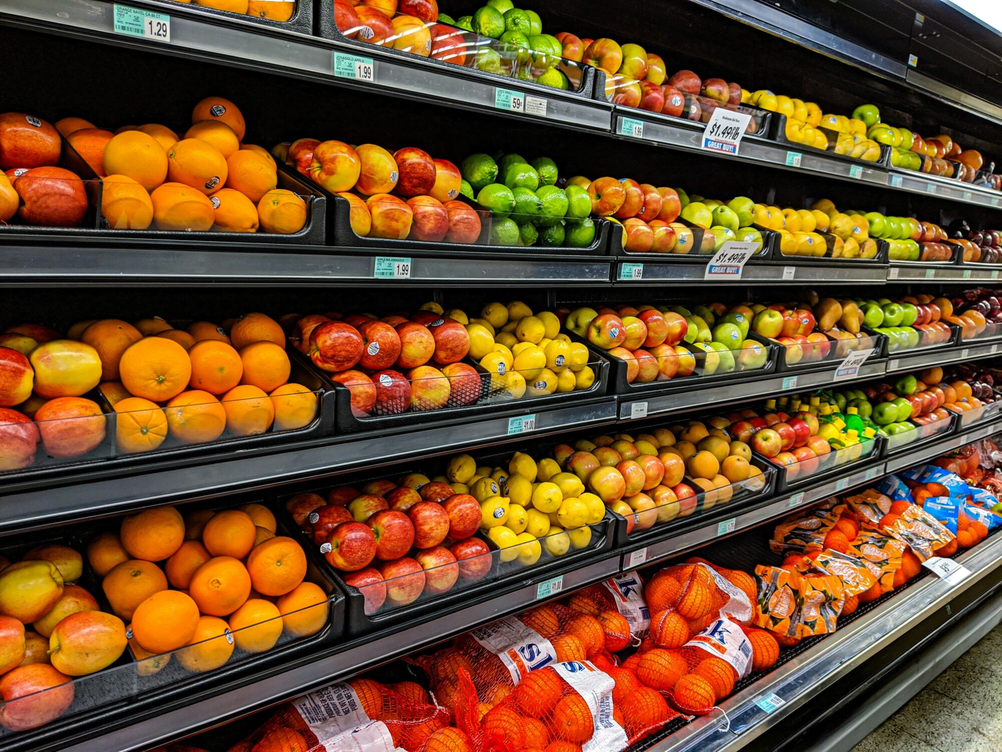 Photograph of fruit on shelves in a supermarket